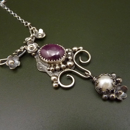 Kousek Paříže..amulet Emily