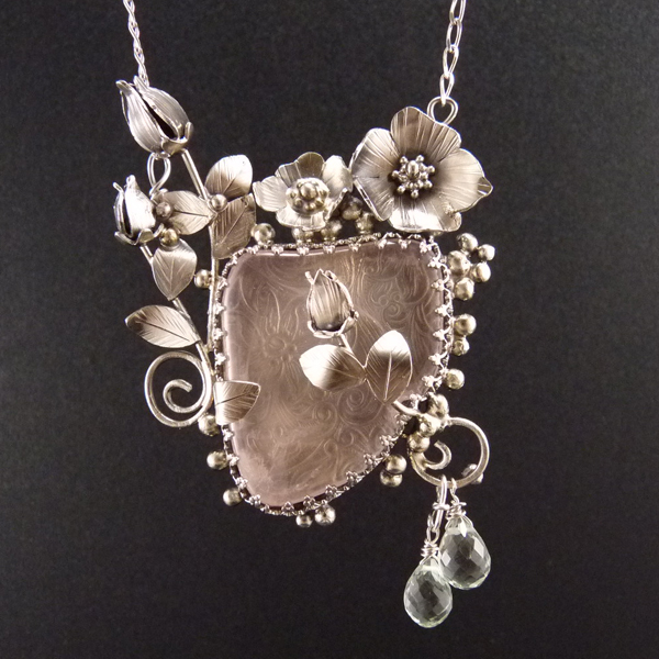 Růže Srdcové královny..amulet