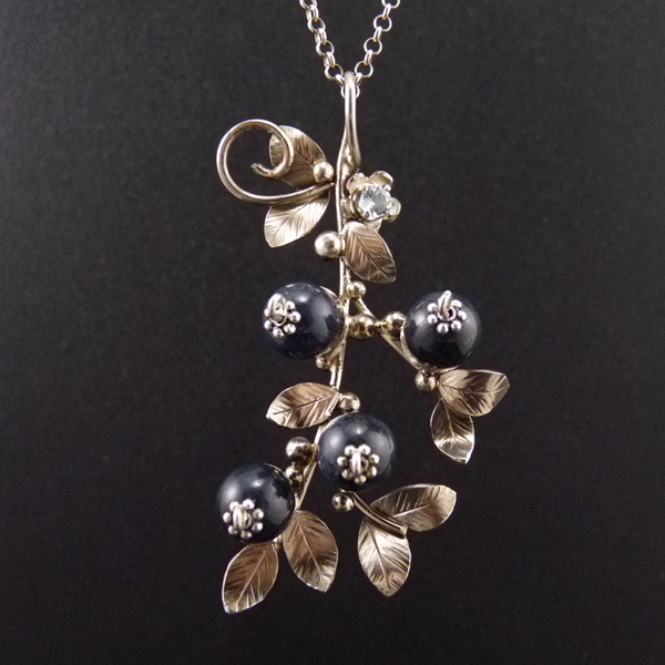 Větvička borůvek..amulet