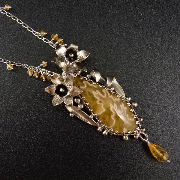 Slunečné narcisy..amulet