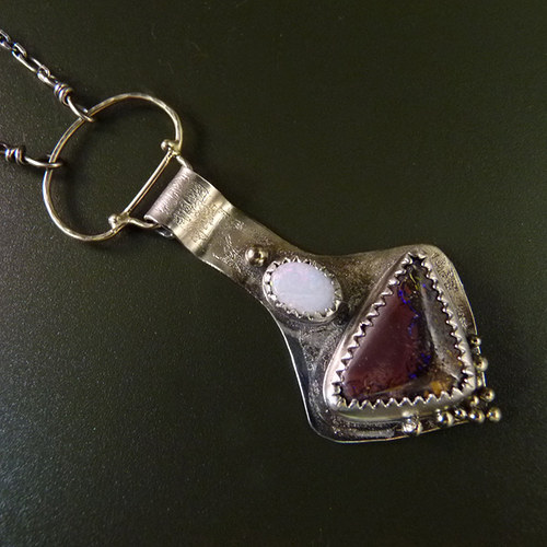 Amulet prvního draka..