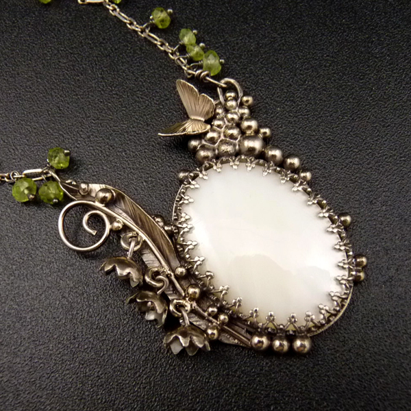 Něha konvalinek..amulet