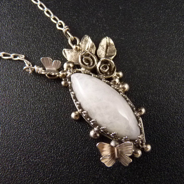 Růže pro Bohyni..amulet