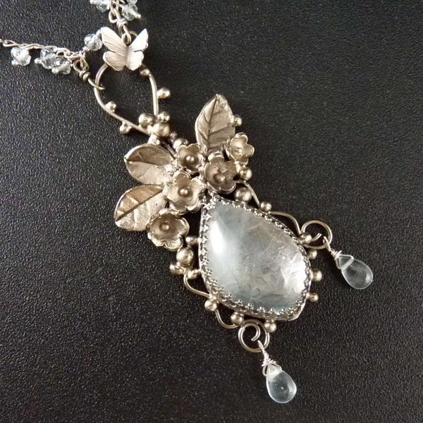 Pomněnky z Paříže..amulet