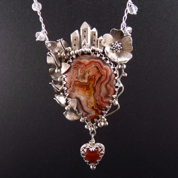 Zámek Srdcové královny..amulet