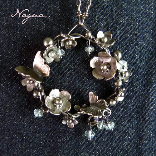 Nebesky pomněnkový věneček..