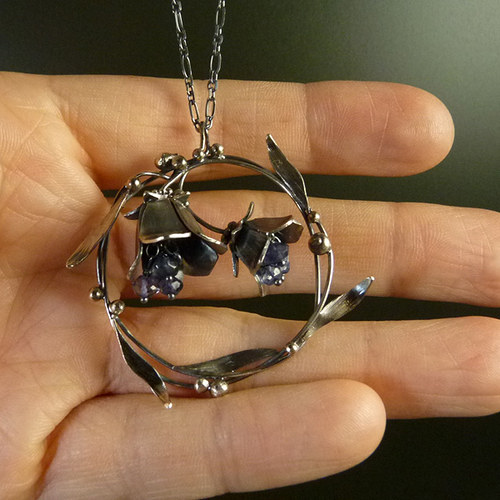 Staroanglický zvonečkový amulet..
