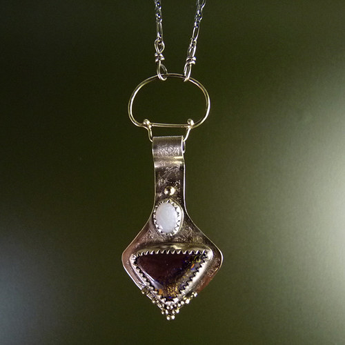Amulet prvního draka..