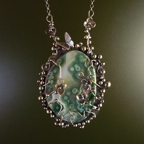 Rozkvetlý mech..druidský amulet