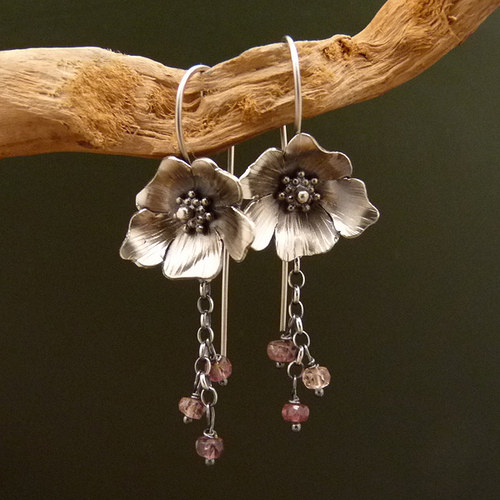 Růže Louisy May Alcottové..náušničky