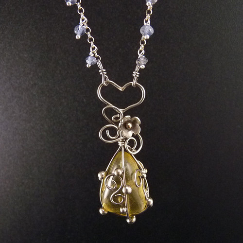 Zářivá vílí lucernička.. amulet