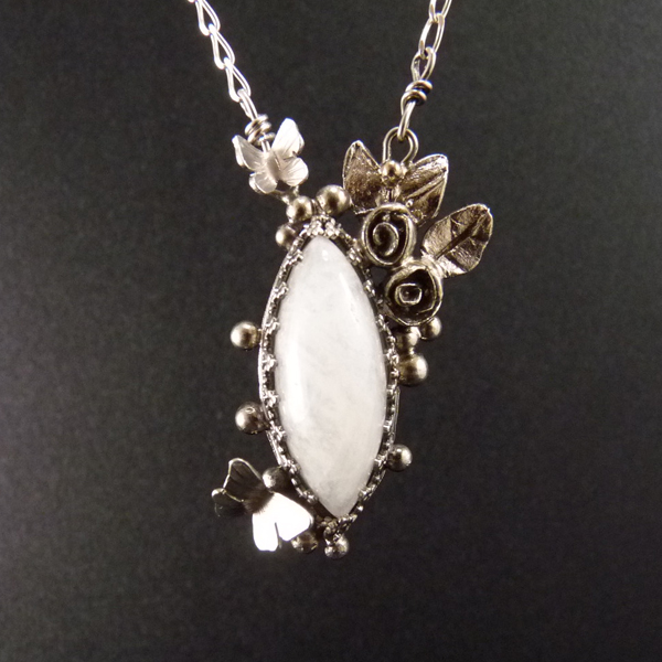 Růže pro Bohyni..amulet