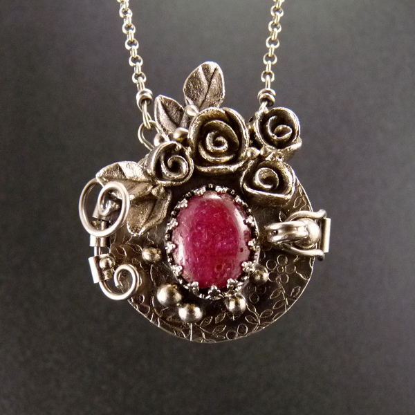 Rubínové rosárium..amulet