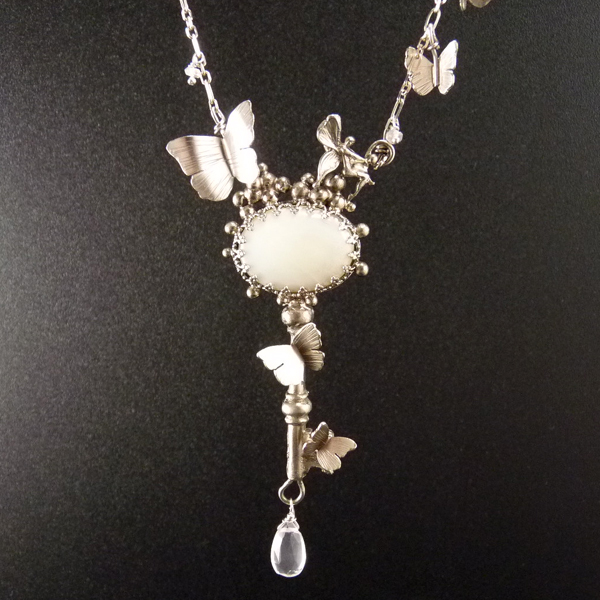 Tajný klíč k Paříži..amulet