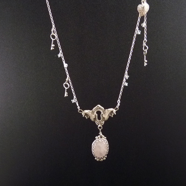 Tajemná komnata..amulet