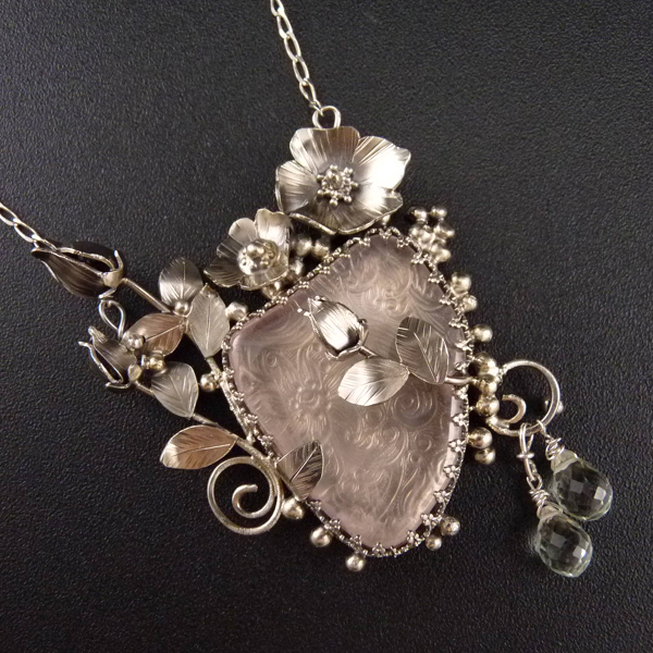 Růže Srdcové královny..amulet