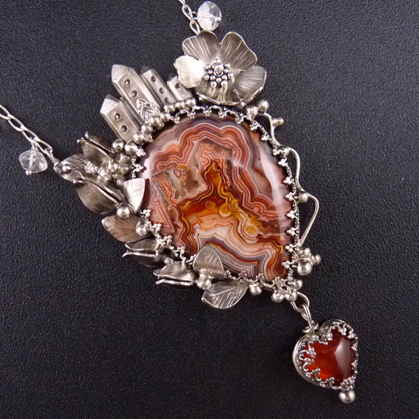 Zámek Srdcové královny..amulet