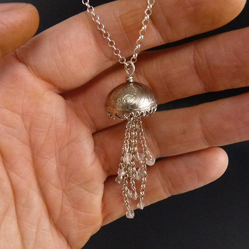 Růžová medůzka..amulet