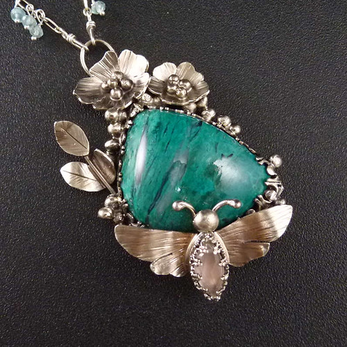 Jezírko obrostlé růžemi..amulet