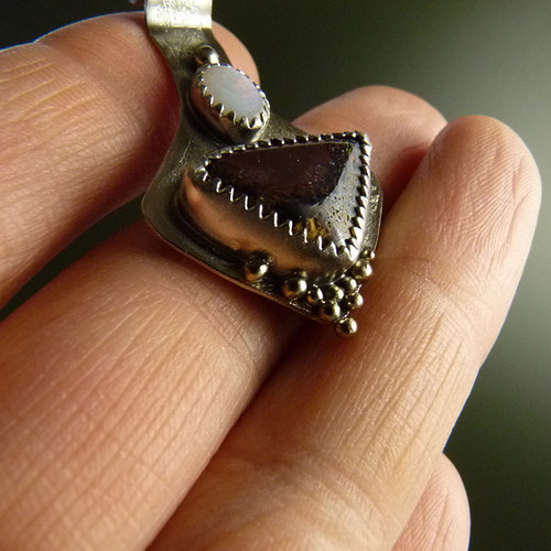 Amulet prvního draka..