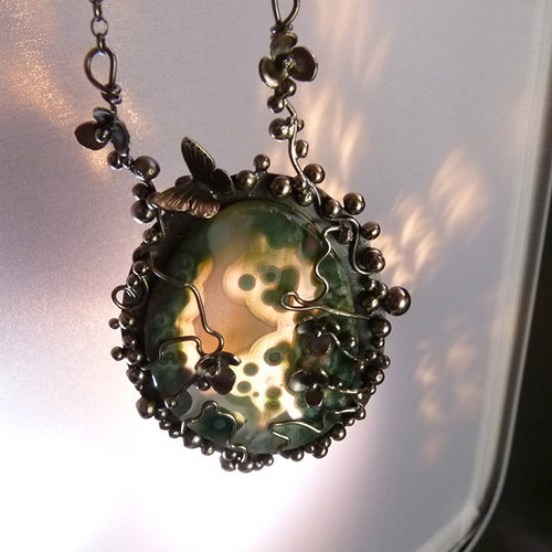 Rozkvetlý mech..druidský amulet
