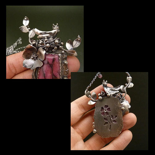 Amulet Louisy May Alcottové..