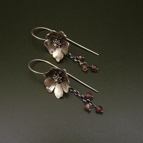 Růže Louisy May Alcottové..náušničky