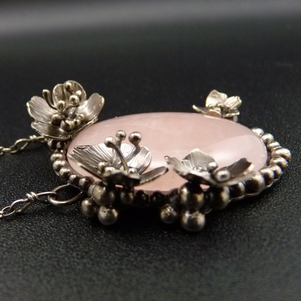 Mandloň v plném květu..amulet