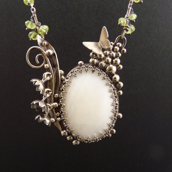 Něha konvalinek..amulet