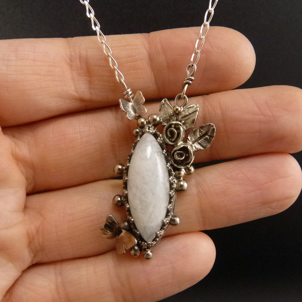 Růže pro Bohyni..amulet
