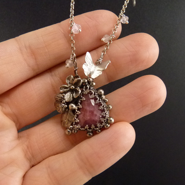 Pařížské jahůdky..amulet