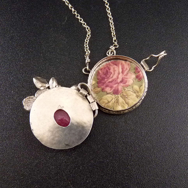 Rubínové rosárium..amulet