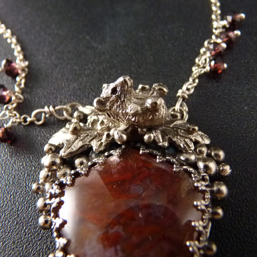 Pomazli mě..amulet
