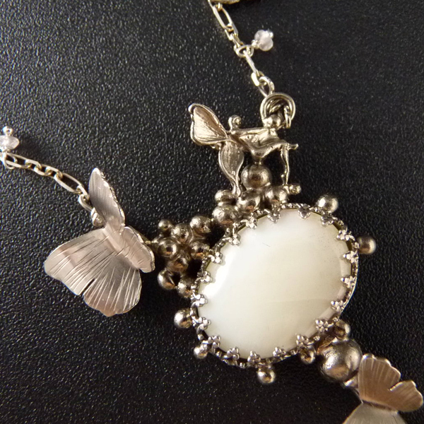Tajný klíč k Paříži..amulet