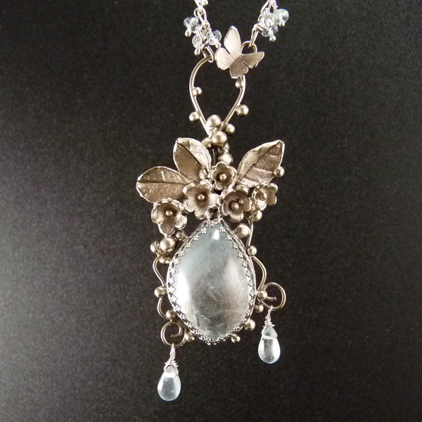 Pomněnky z Paříže..amulet