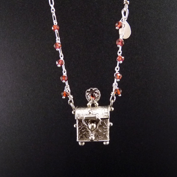 Truhlička na Upelkuchen..amulet