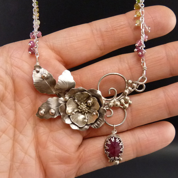 Rubínová růže..amulet