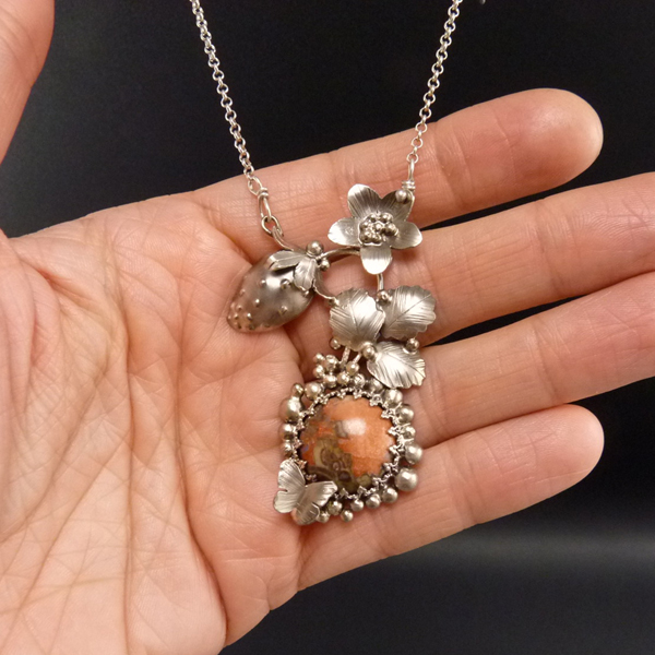 Jarhůdkový keřík..amulet