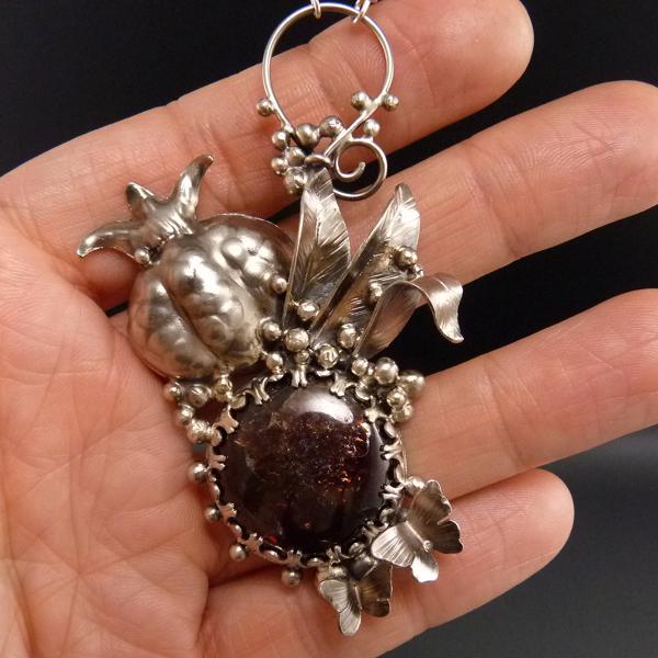Čarovný granátovník..amulet