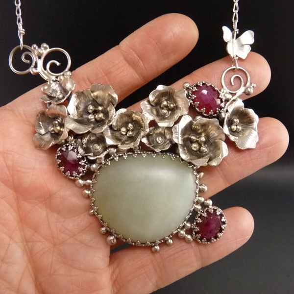 Velké pole máků..amulet