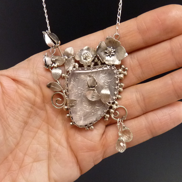 Růže Srdcové královny..amulet