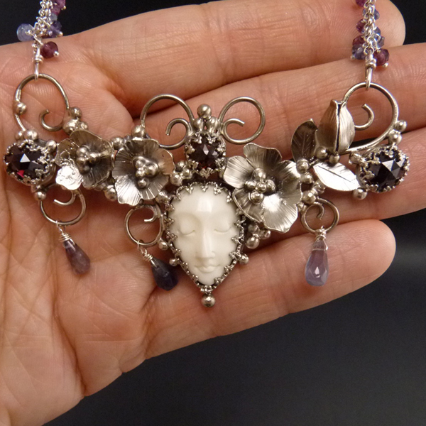 Srdcová královna..amulet