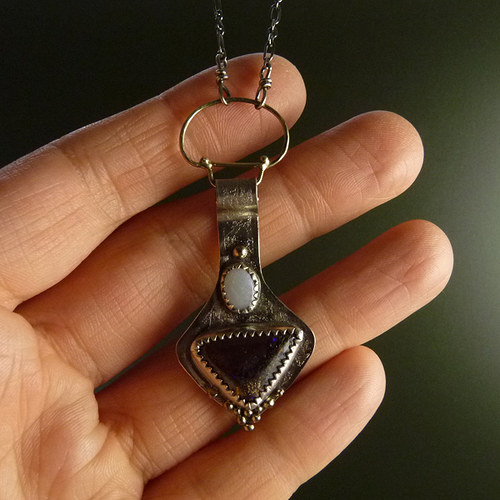 Amulet prvního draka..