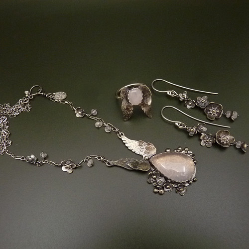 Andělský amulet Beth Marchové..