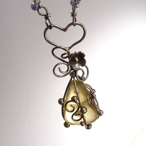 Zářivá vílí lucernička.. amulet