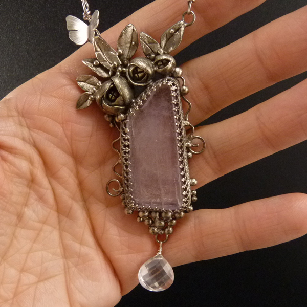 Pivoňky z Paříže..amulet