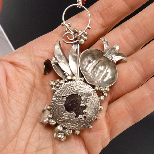 Čarovný granátovník..amulet