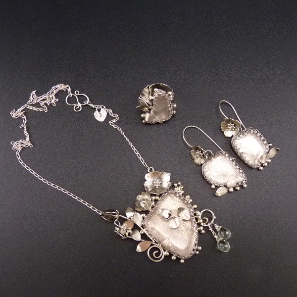 Růže Srdcové královny..amulet