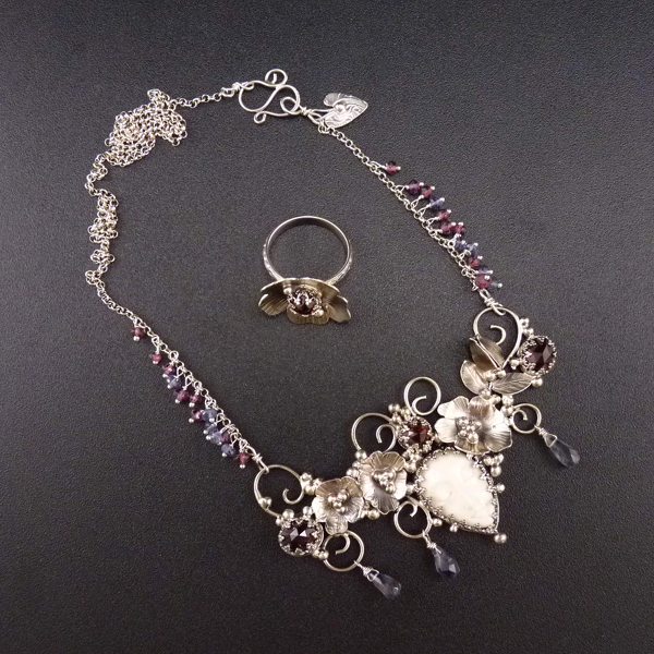 Srdcová královna..amulet