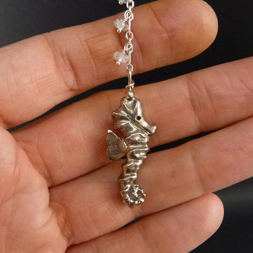 Koník, co proužky miluje..amulet